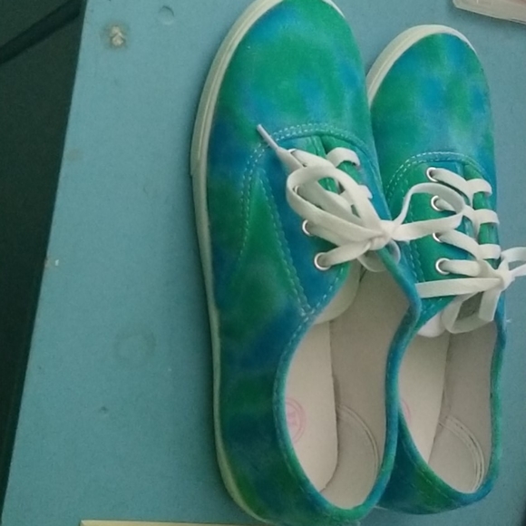 Shoes - Picture 2 of 3